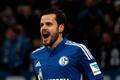 Tranquillo Barnetta ze Schalke 04 slaví gól v síti Borussie Mönchengladbach.