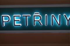 Nové metro je hotové. Zbývá natřít koleje a přeřídit čas