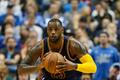 NBA: Cleveland Cavaliers at Dallas Mavericks (LeBron James bez čelenky)