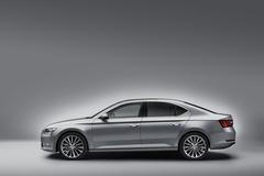 Škoda Superb 2015 (bok)