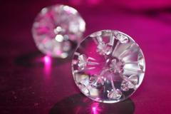 Symbolem ceny je chmýří pampelišky (floccus v latině znamená chomáč)