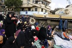 Egypťané v ulicích Káhiry