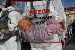 Demonstrace proti povinnému očkování