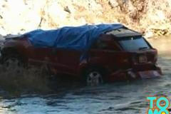 Kojenec přežil 14 hodin v autě, jež spadlo do řeky