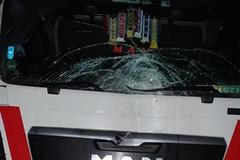 Auto poničené špalkem