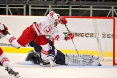 Hokej, Třinec-Liberec:Erik Hrňa dává gól