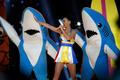 Super Bowl: Katy Perry, tancující žraloci i skvělí Patrioti