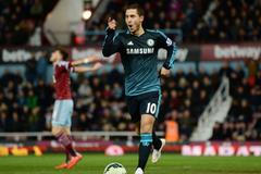 Eden Hazard z Chelsea slaví gól v síti West Hamu United.