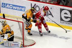 Štefan Ružička a Filip Pavlík ve finále extraligy 2015