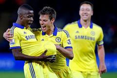 Football: Ramires celebrates with Cesar Azpilicueta after scoring the third goal for Chelsea