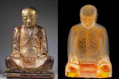 mumifikovaný mnich v soše