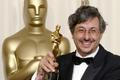 File photo of cinematographer Andrew Lesnie holds the Oscar after winning for Best Cinematography at the 74th annual Academy Awards in Hollywood