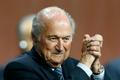 Blatter vládne dál fotbalu. Kdo jej očistí od korupce?