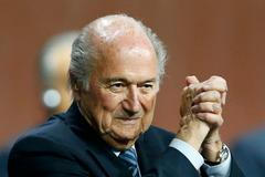 Blatter vládne dál fotbalu. Kdo jej očistí od korupce?