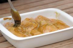 Jak dochutit maso před grilováním? Tipy na marinádu a koření