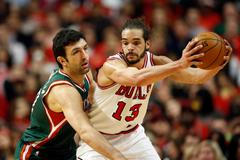 Milwaukee Bucks (Zaza Pachulia) vs. Chicago Bulls (Joakim Noah)