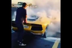 Auto za 10 miliónu shořelo majiteli před očima