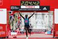 Londýnský maraton 2015: vítězný Eliud Kipchoge