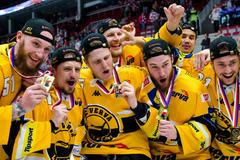 Tak slaví titul litvínovská Verva. Čekání trvalo 56 sezon