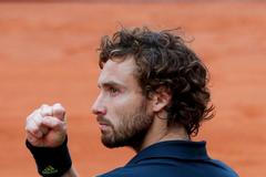 Video: Diváci na French Open bučí na Gulbise