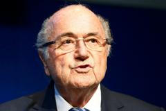 Sepp Blatter odstupuje z vedení FIFA