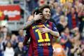 Messi a Neymar slaví gól Barcelony