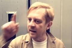 Jak si Čtvrtníček kupuje roli