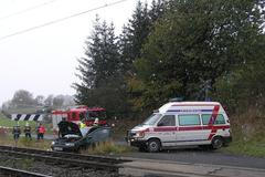 Vlak srazil na přejezdu auto