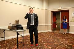 Jiří Hudler na vyhlášení cen NHL jen v ponožkách