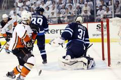 NHL, Winnipeg - Anaheim: vítězný gól Rickarda Rakell