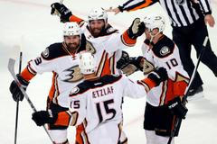 NHL: Stanley Cup Playoffs-Anaheim Ducks at Chicago Blackhawks (Beauchemin, Getzlaf, Perry, Maroon)