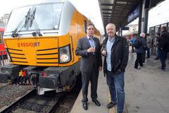 Lokomotiva Siemens Vectron v barvách RegioJetu