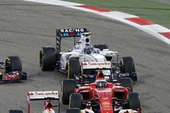 F1, VC Bahrajnu 2015: Lewis Hamilton, Mercedes, Sebastian Vettel a Kimi Räikkönen (oba  Ferrari)