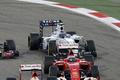 F1, VC Bahrajnu 2015: Lewis Hamilton, Mercedes, Sebastian Vettel a Kimi Räikkönen (oba  Ferrari)
