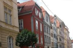 auto narazilo ve Štýrském Hradci do davu