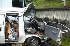 Kamion se čelně srazil s dodávkou