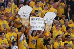 Fanoušci Golden State Warriors  v NBA 2015