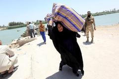 Obyvatelé prchající před IS z iráckého Ramadi