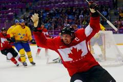 Kanada-Švédsko, finále: Sidney Crosby slaví gól na 2:0