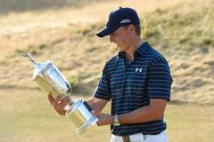 Jordan Spieth s trofejí pro vítěze US Open