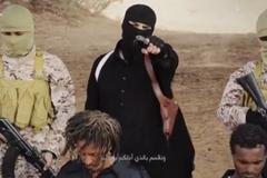 Bojovníci Islámského státu se svými zajatci.