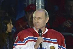 Vladimír Putin při benefičním zápase National Amateur Ice Hockey Teams Festival