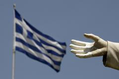 Řecká vlajka v Aténách.