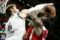Real Madrid vs. Olympiakos Pireus (Dunston a Nocioni)
