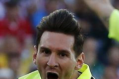 Lionel Messi slaví branku v La lize 2015