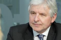 Rusnok: Znehodnocení úspor kvůli intervenci? Zeman se mýlí