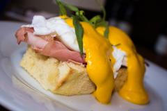 Tip na výbornou snídani: Vejce Benedikt s holandskou omáčkou