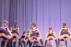 Ruské mravokárce pohoršily roztančené "včelky".