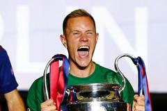 SOC: Barcelona's Marc Andre ter Stegen celebrates with the trophy after winning the UEFA Champions League Final