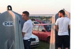 Andrej Babiš - Twitter - pisoár